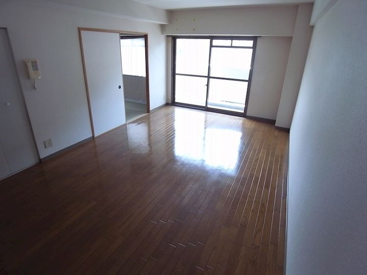 ベガ中上の居間