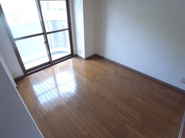 ベガ中上の居間