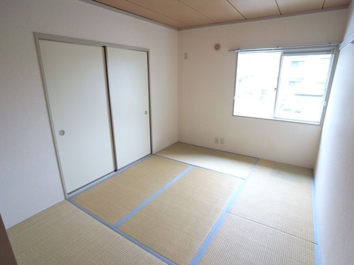 フレグランス本多聞C棟の居間