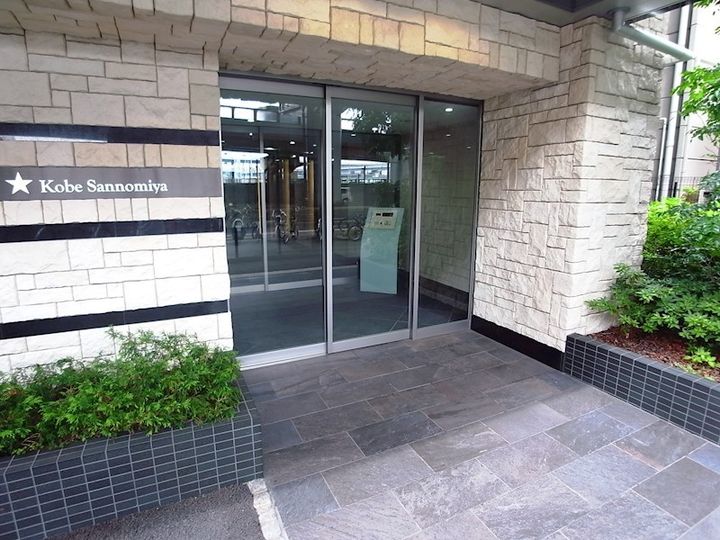 ラヴ神戸三宮の玄関