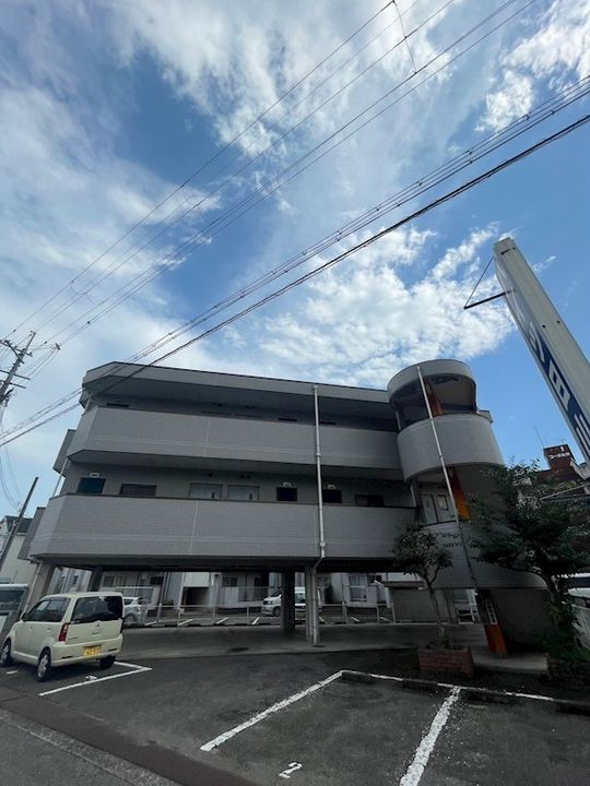 ハイツ日山の外観