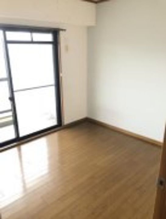 ベアード水上の居間