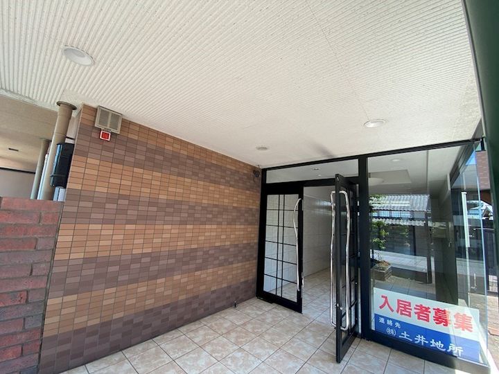 ベルフラワー山野井の玄関