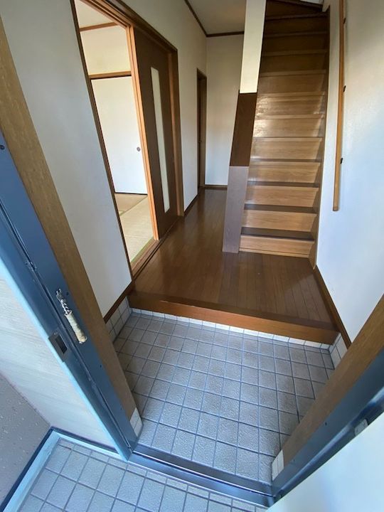 ハイツ山本の玄関