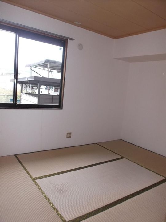 光ハイツの居間