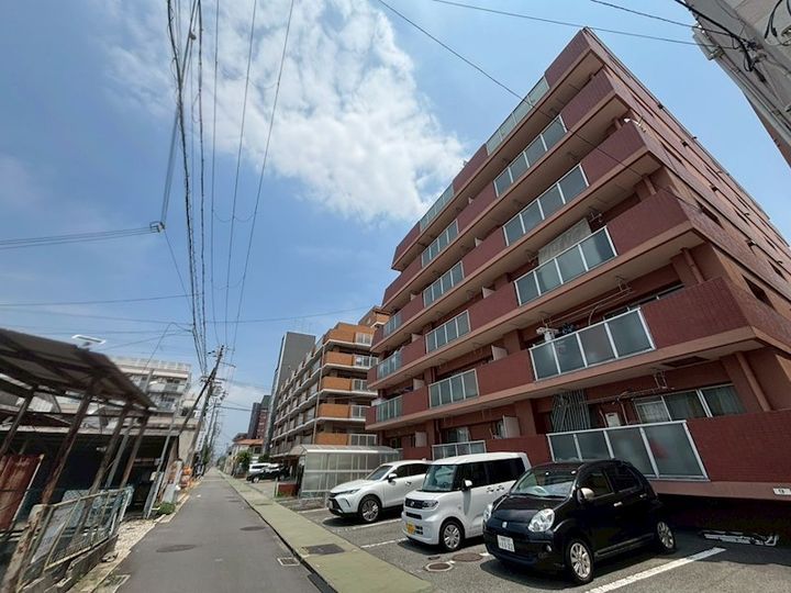 ロイヤルヴィラ飾磨の外観