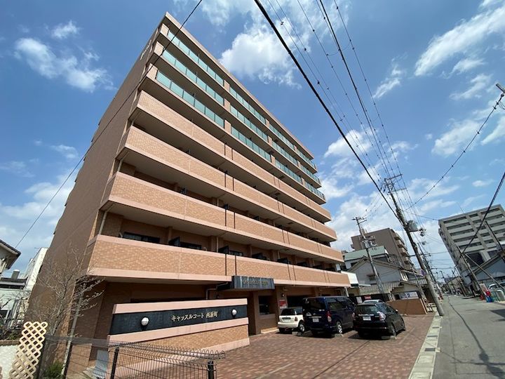 キャッスルコート西新町の外観