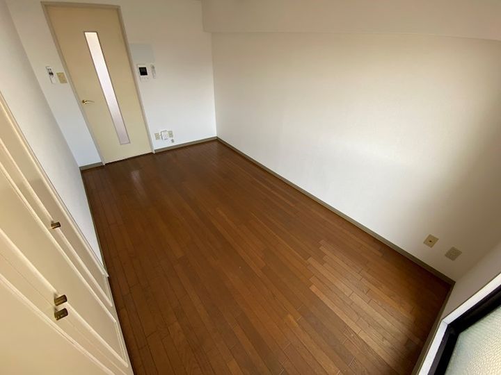 ジュネス神屋町の居間