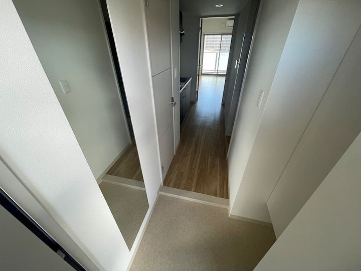 クローバー英賀保駅前の玄関