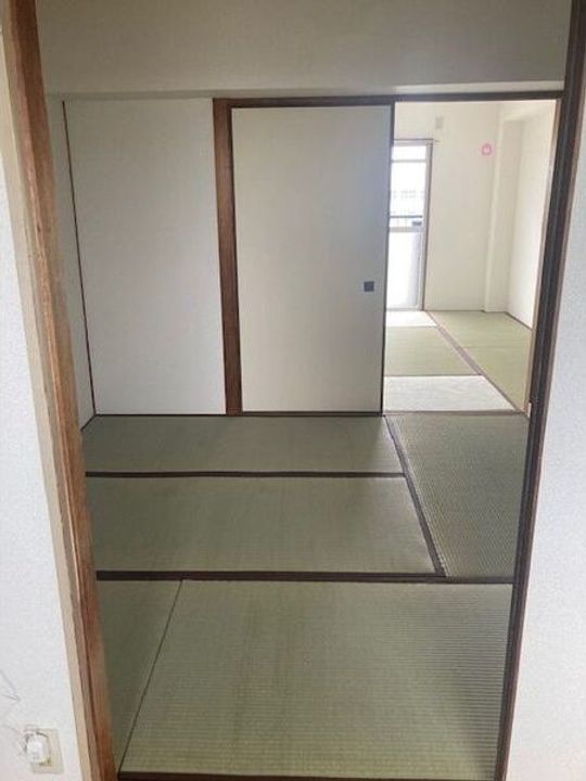 オリエンタルマンションの玄関