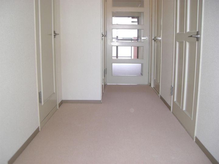 ジョイフルマンションの玄関