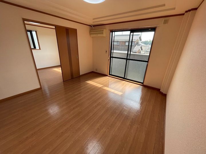 アベニール中島の居間