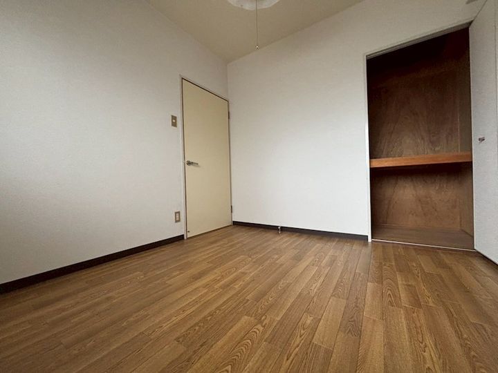 ロイヤルコーポ姫路栗山町の居間