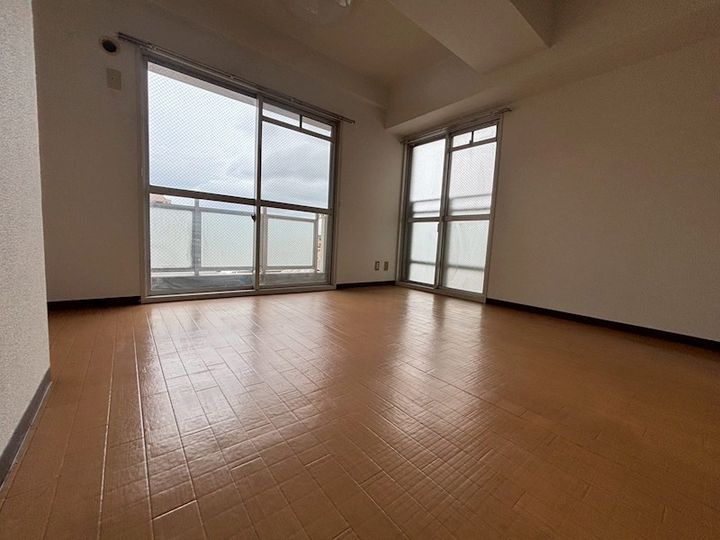 ロイヤルコーポ姫路栗山町の居間