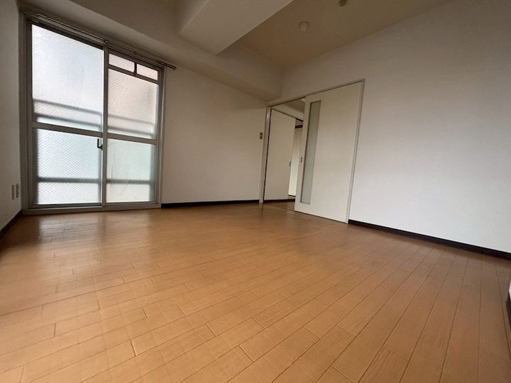 ロイヤルコーポ姫路栗山町の居間