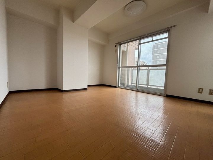 ロイヤルコーポ姫路栗山町の居間