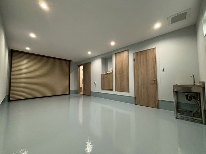 ガレージロタス砥堀の居間