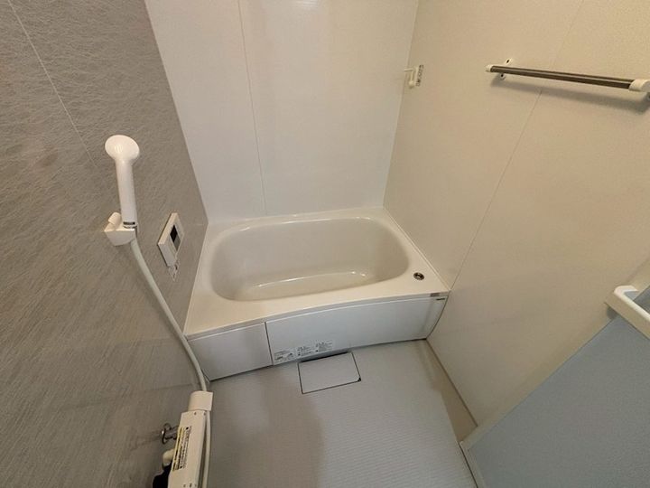 ガレージロタス砥堀の風呂