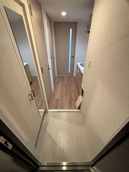 エスリード新大阪ザ・プレミアEASTの玄関