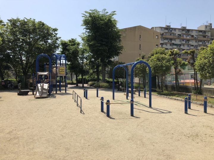 カリーナゲートの周辺