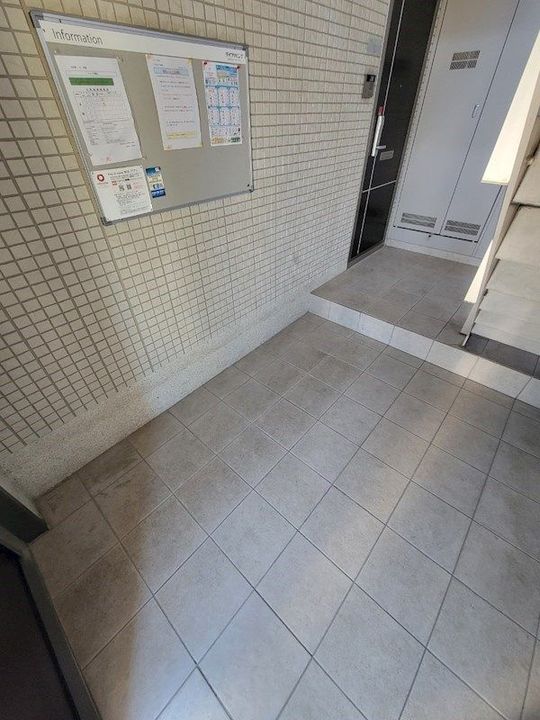 シャンテ春日の玄関