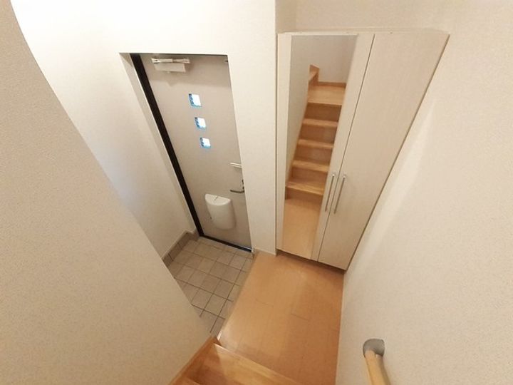 プレウスの玄関
