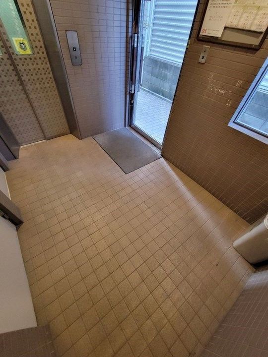 大阪府豊中市服部本町4丁目(マンション)の賃貸物件の玄関