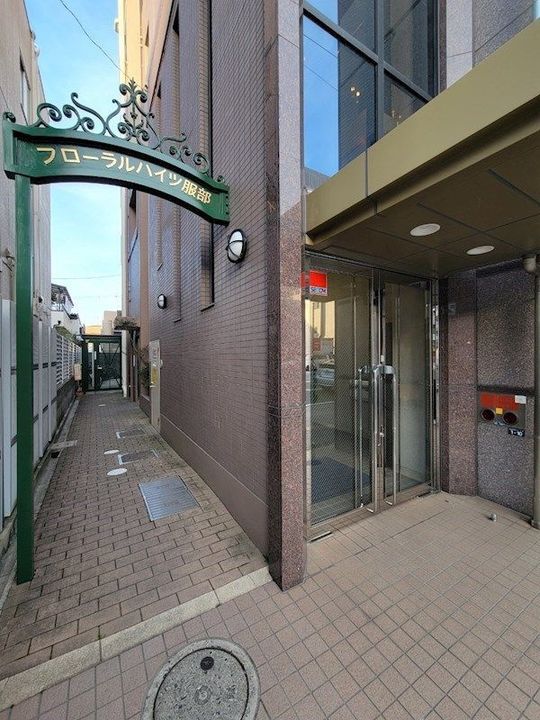 大阪府豊中市服部本町4丁目(マンション)の賃貸物件の玄関