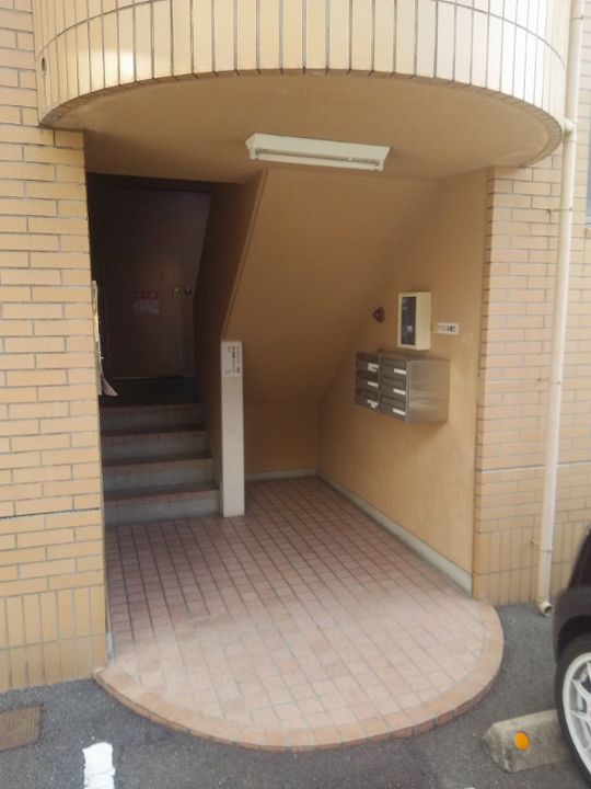 ピアレス千本の玄関