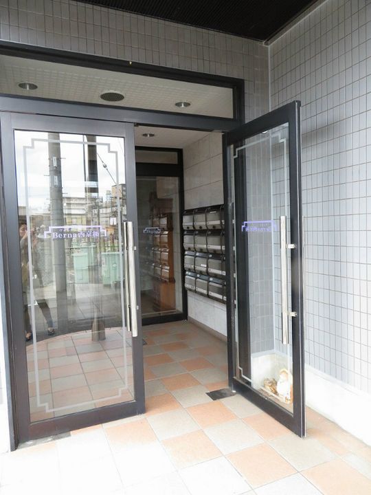 ヴェルナ西京極の玄関
