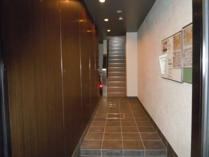 アーバンレイ12の玄関