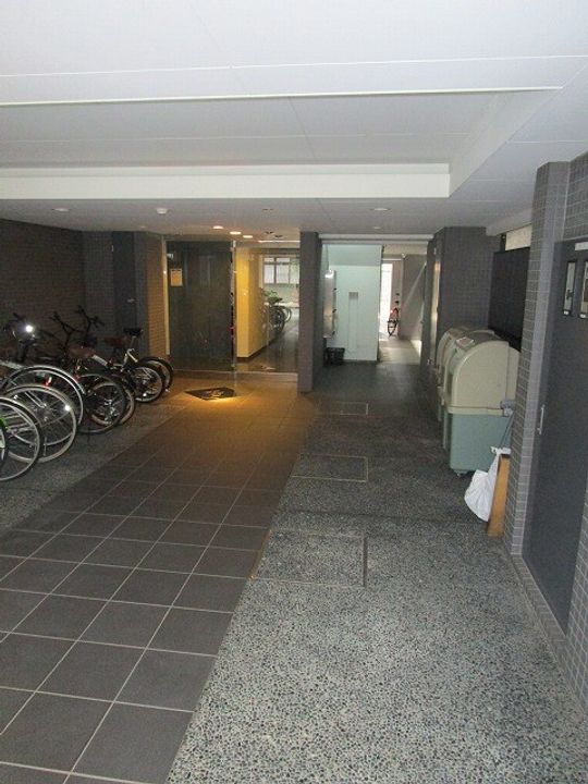 T’s casa御幸町の玄関