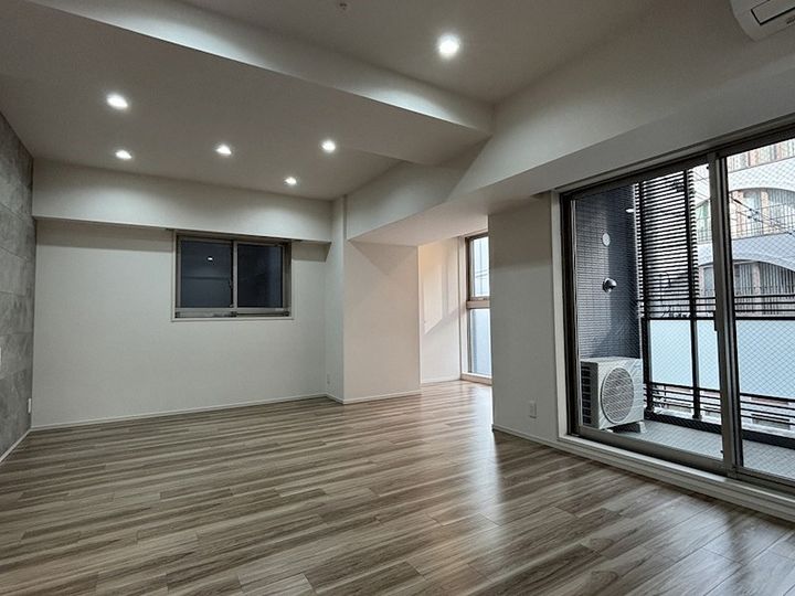 イーグルコート京都御所南プレミアム迎賓館の居間