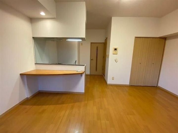 東京都台東区雷門1丁目の賃貸マンションの居間