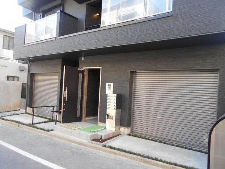 東京都世田谷区上用賀1丁目の賃貸マンションの外観