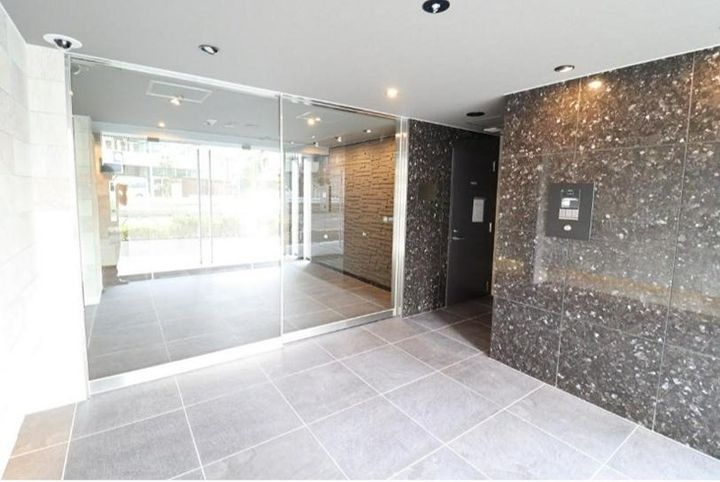 東京都葛飾区金町6丁目の賃貸マンションの玄関