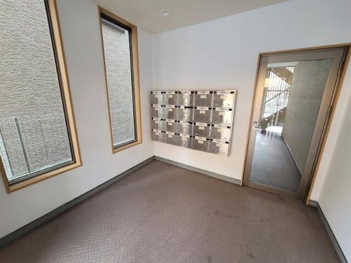 東京都足立区扇1丁目の賃貸マンションの玄関