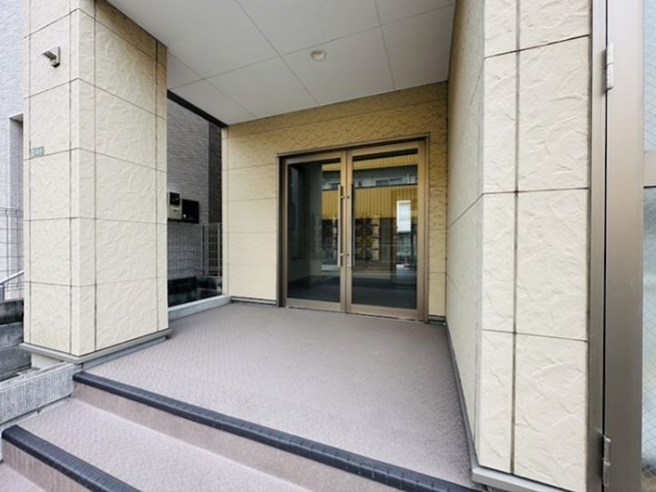 東京都足立区扇1丁目の賃貸マンションの玄関