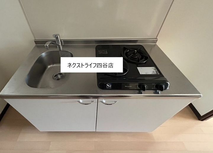 東京都新宿区山吹町の賃貸マンションのキッチン