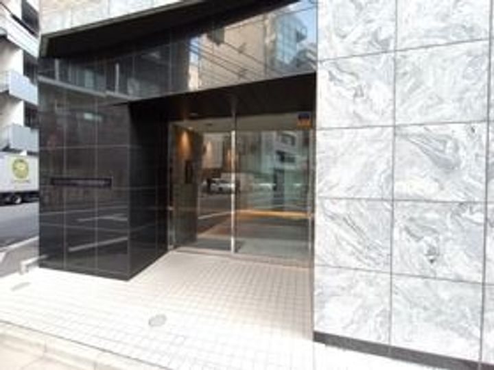 東京都千代田区神田司町2丁目の賃貸マンションの玄関