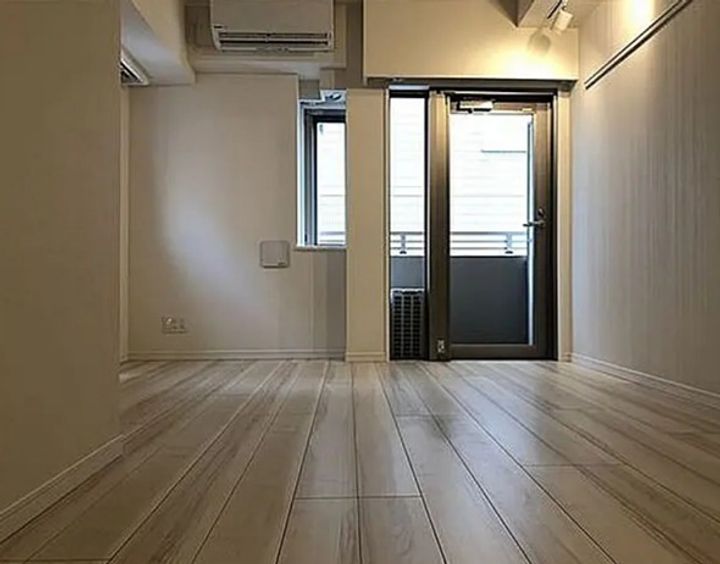 東京都千代田区神田司町2丁目の賃貸マンションの居間