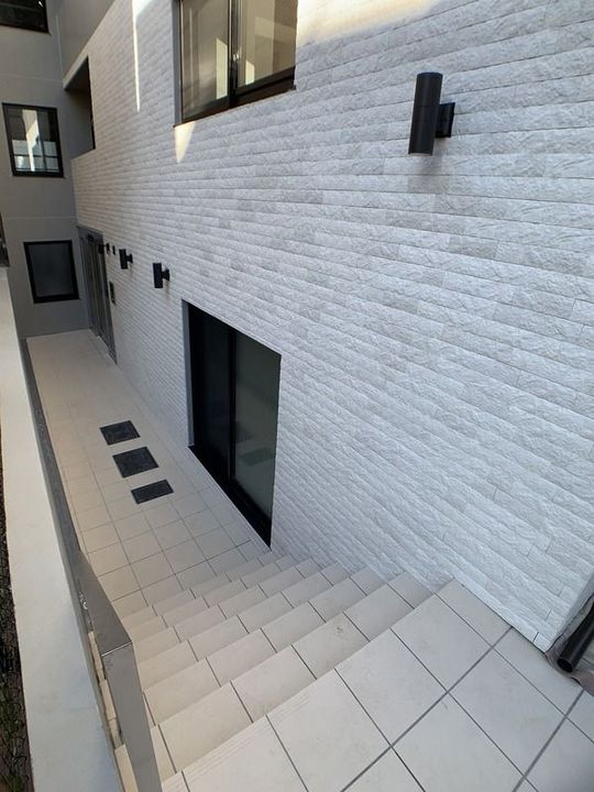 東京都中野区弥生町3丁目の賃貸マンションの玄関