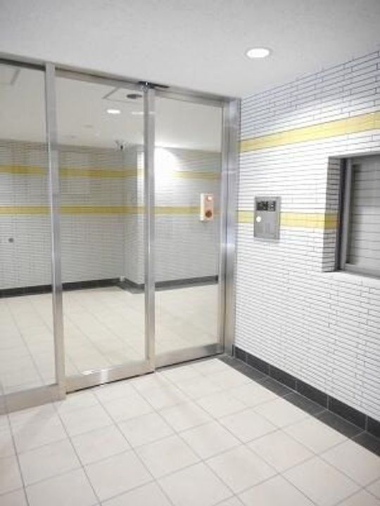 東京都台東区浅草7丁目の賃貸マンションの玄関