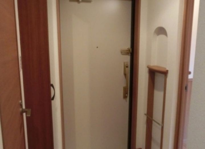 東京都中野区中野1丁目の賃貸マンションの玄関