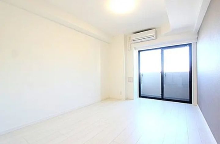 東京都北区神谷2丁目の賃貸マンションの居間