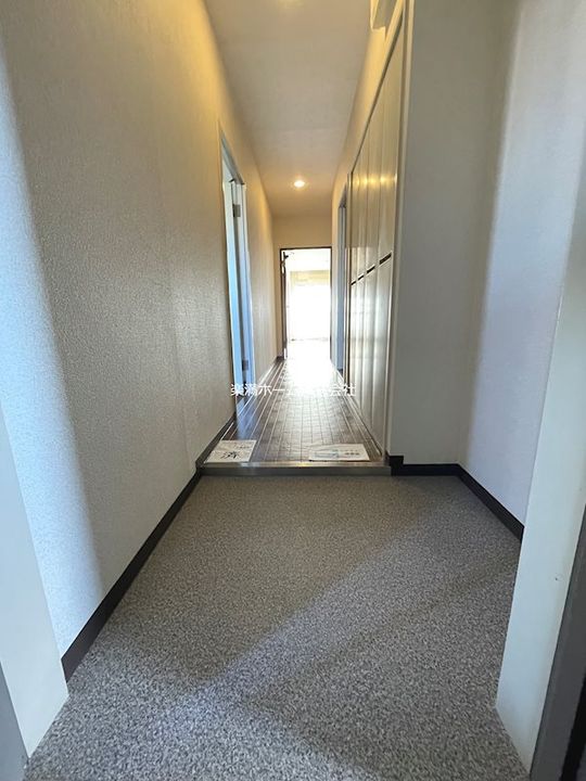 サニークレスト祥山702の玄関