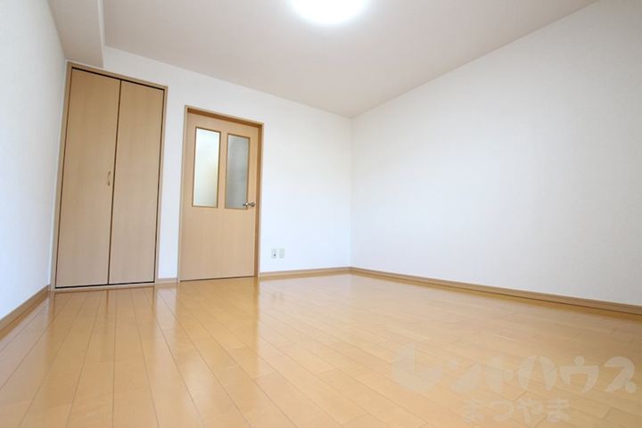 ハイツ島口402の居間