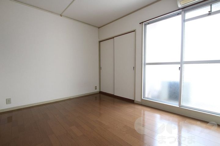 ハイツサンシャイン205の居間