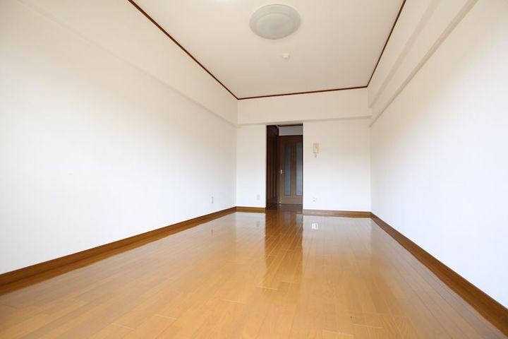 フローレスタ道後406の居間