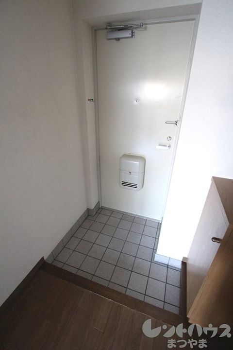 メゾンドムーアの玄関